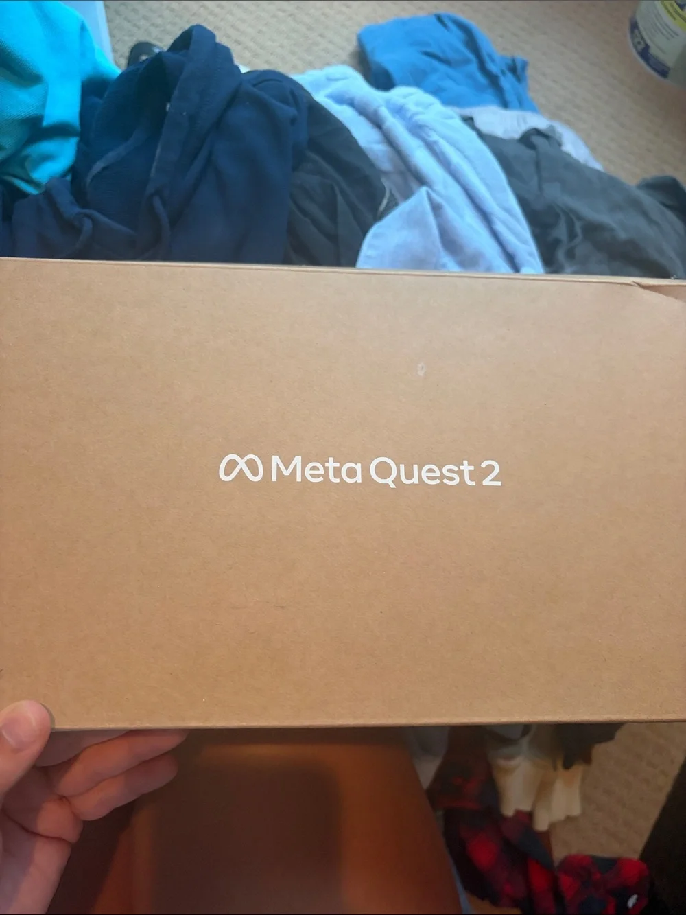 Quest 2 VR Headset with White Controllers - White